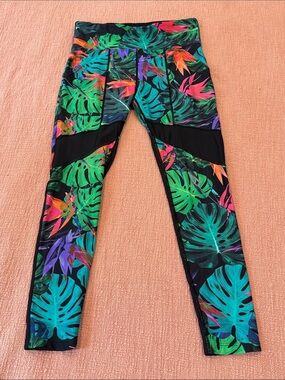 Med. Wms made in USA High-Waist capri Leggings - tropical floral print
